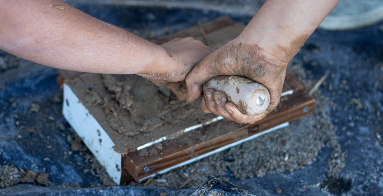 fabrication d'une brique en terre crue