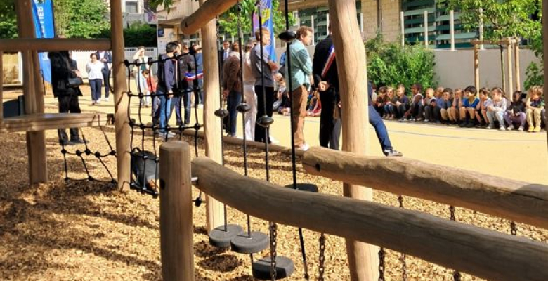 Bien plus qu’une cour, un lieu d’apprentissage, de jeu et de bien-être