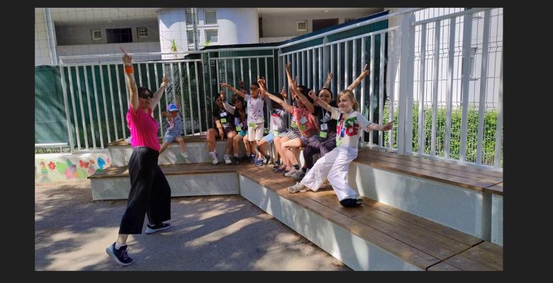 L'amphithéâtre, un nouvel espace de vie et de rencontre dans la cour de l’école 