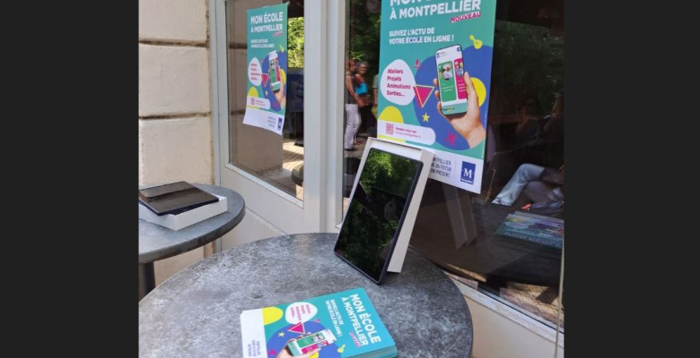 Des tablettes numériques étaient à la disposition des directrices et directeurs qui souhaitaient explorer le site web dédié aux écoles de Montpellier