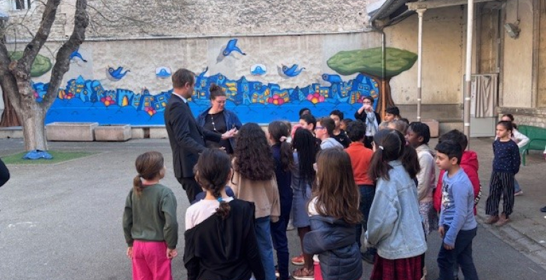 Du street art pour colorer ensemble la cour d’école