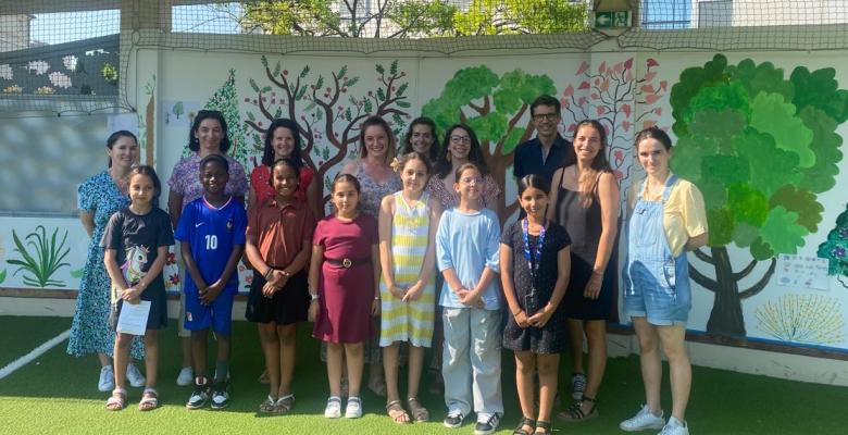 Une fresque pour rendre leur école plus belle 