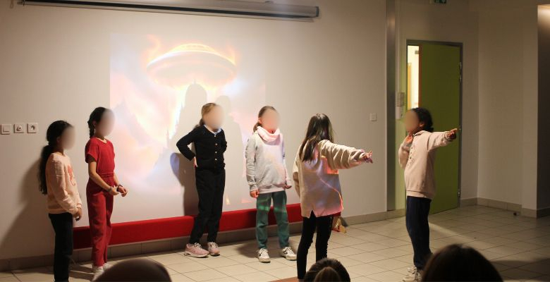 Cantine thématique de l'espace - École Michel de L'Hospital