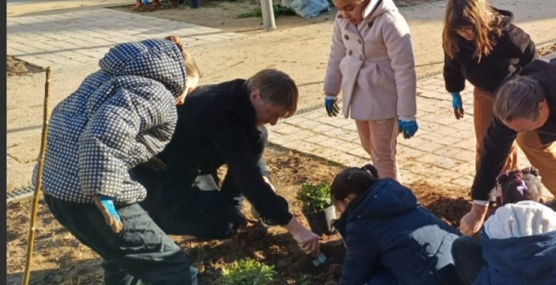 Les enfants ont été invités par la DNAP à participer aux plantations