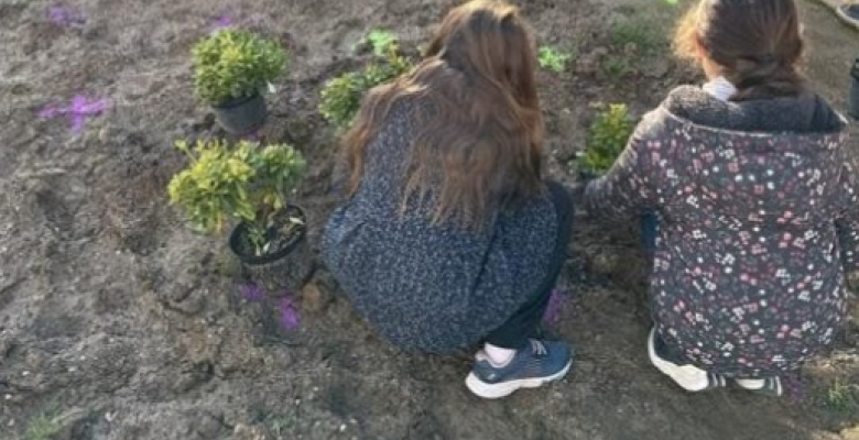 Les enfants ont été invités par la DNAP à participer aux plantations