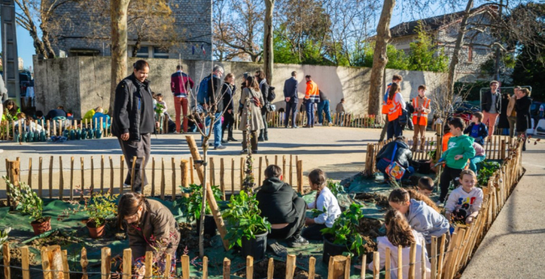 Plantation du parvis Daudet-Curie