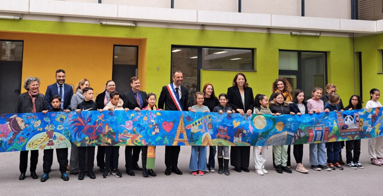 Dévoilement de la fresque offerte par les élèves de l'école Montpellier à Chengdu